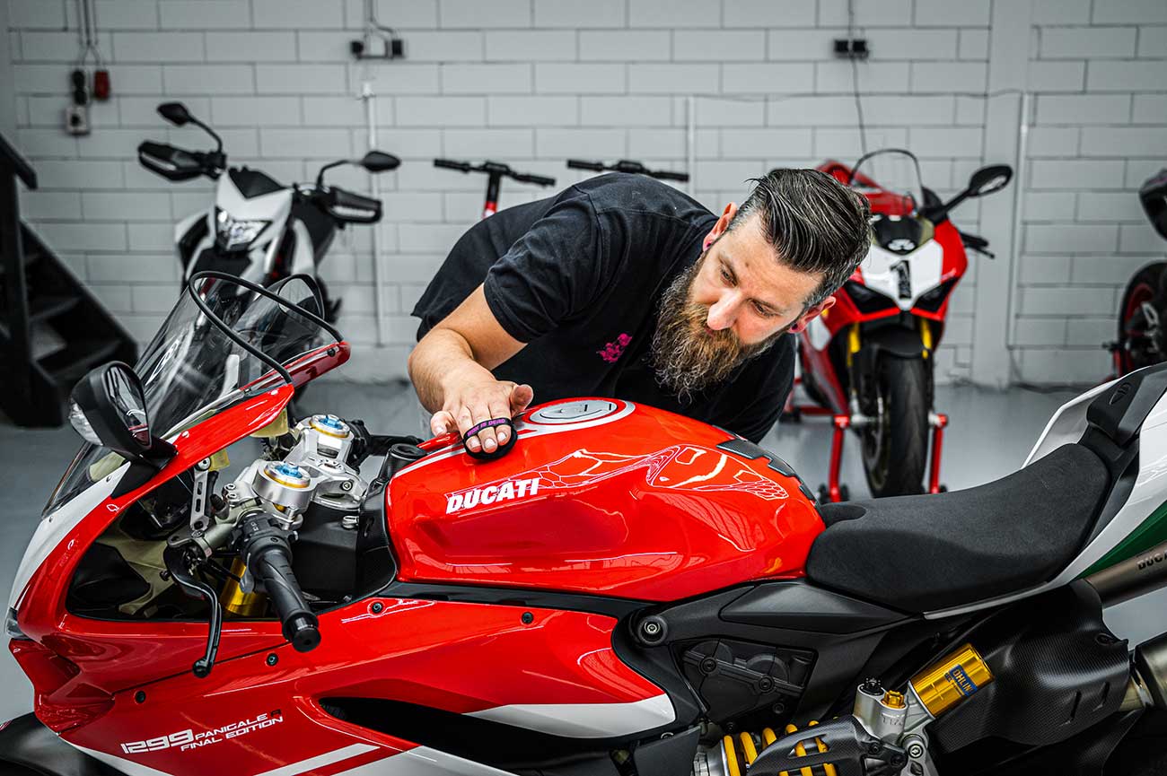 MOTORBIKE INSTALL KIT